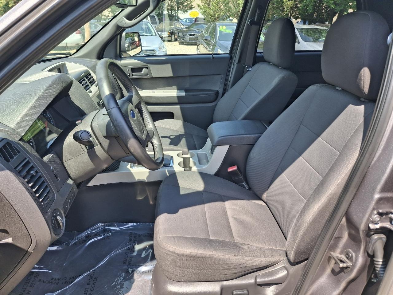 Ford Escape XLT FWD 2012
