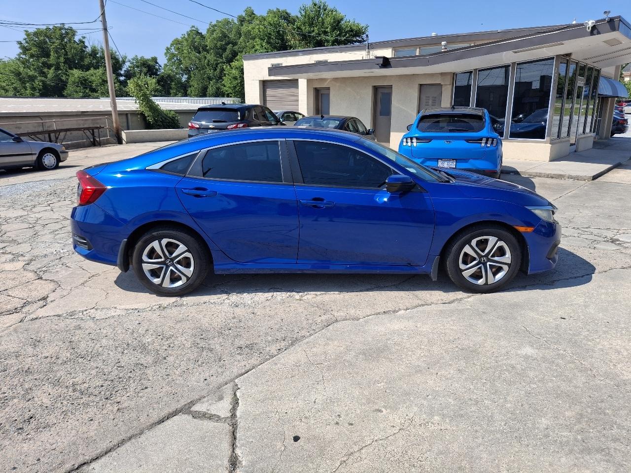 Honda Civic LX Sedan CVT 2017