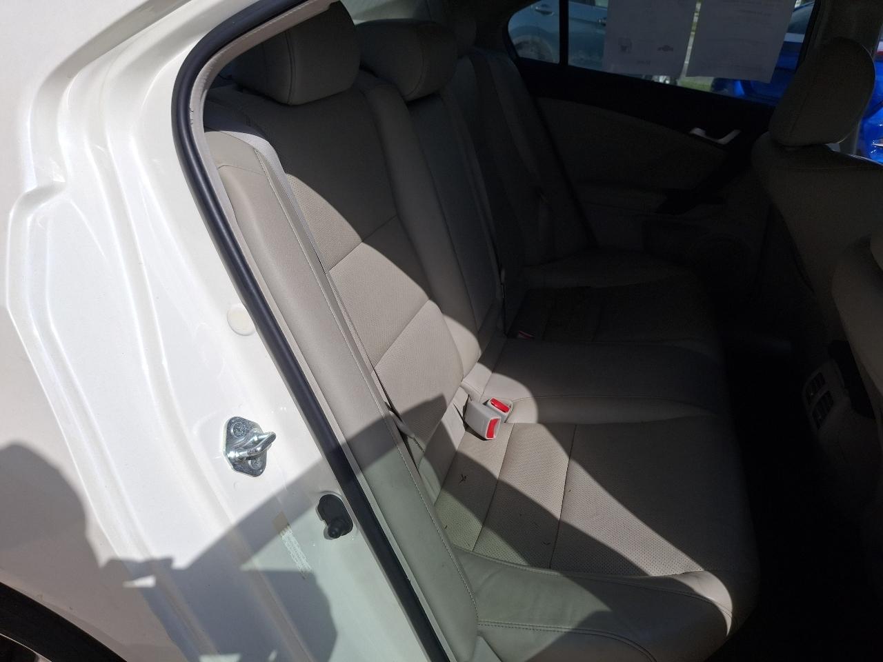 Acura TSX 5-speed AT 2011