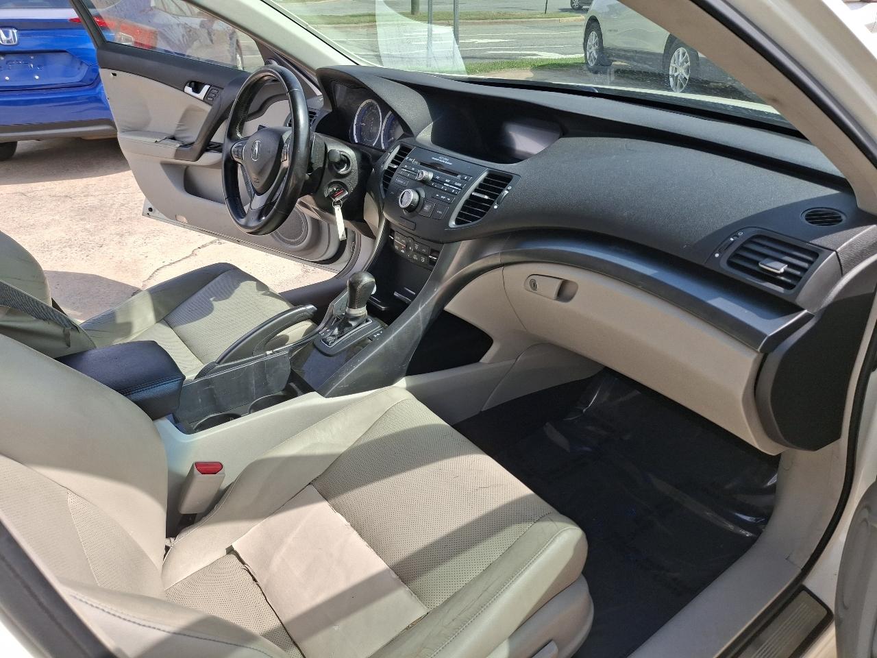 Acura TSX 5-speed AT 2011
