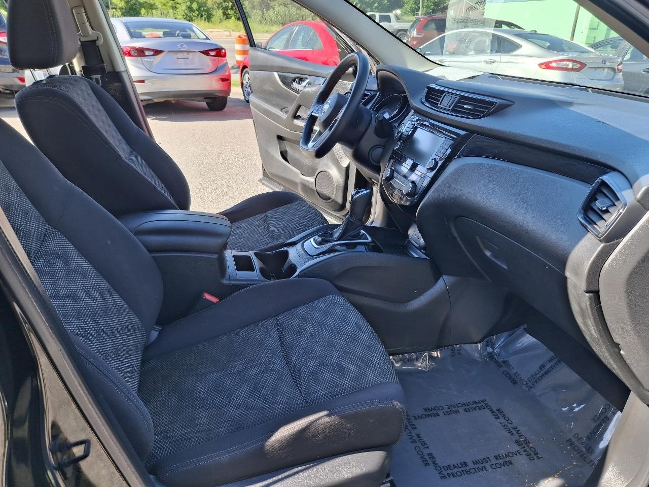 Nissan Rogue Sport S 2019