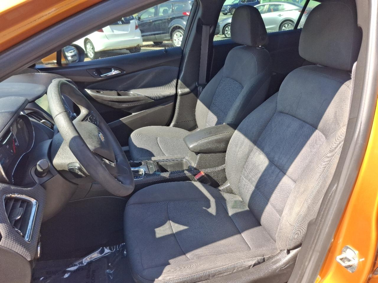 Chevrolet Cruze LT Auto Hatchback 2017