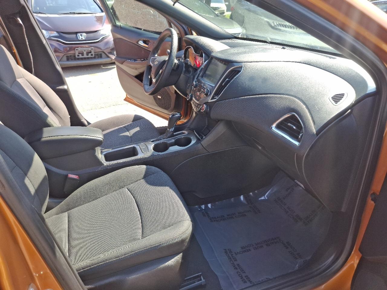Chevrolet Cruze LT Auto Hatchback 2017