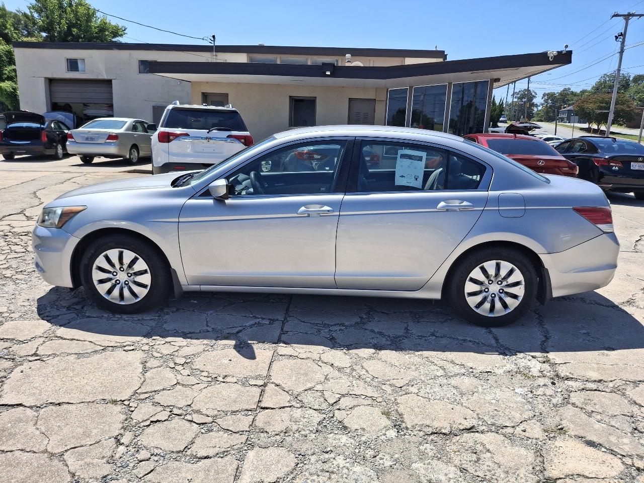 Honda Accord LX sedan AT 2012