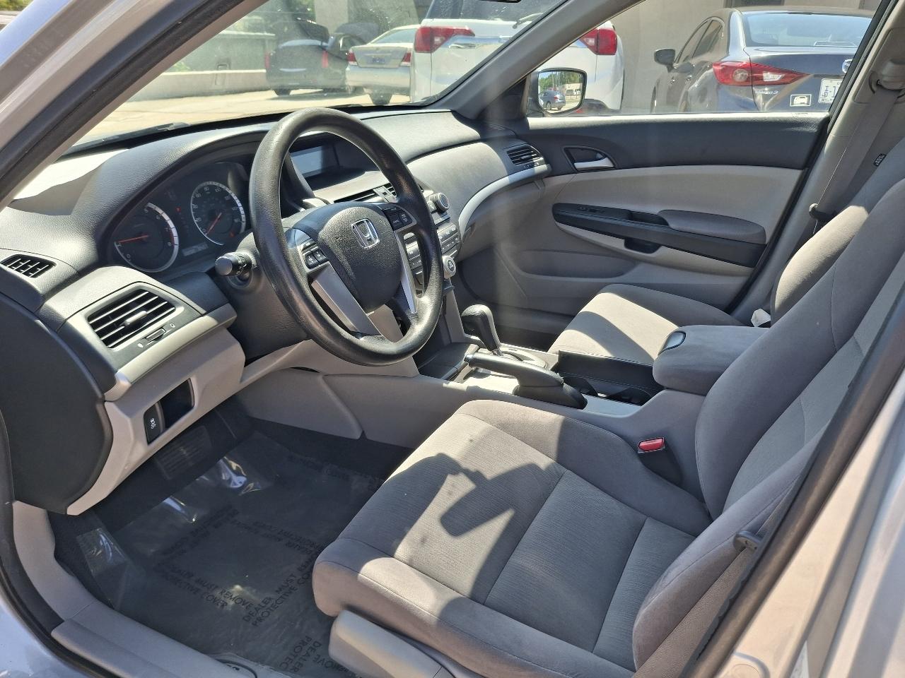 Honda Accord LX sedan AT 2012