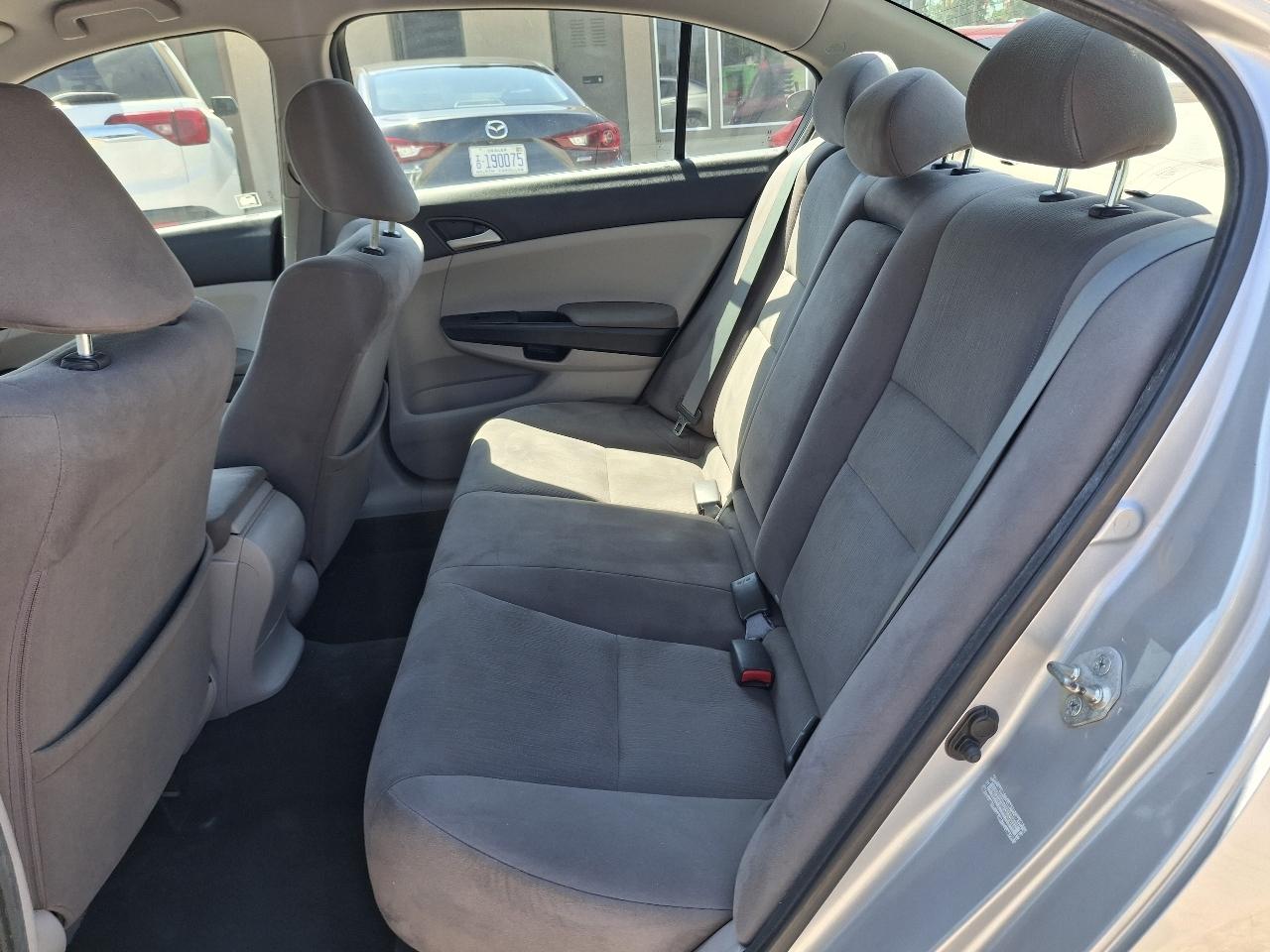 Honda Accord LX sedan AT 2012