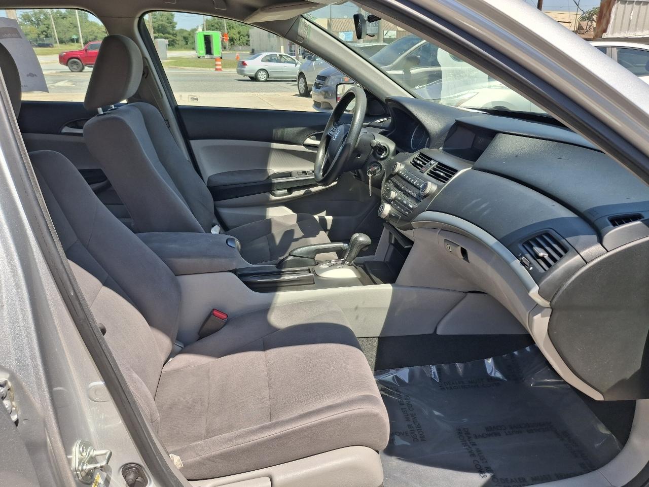 Honda Accord LX sedan AT 2012