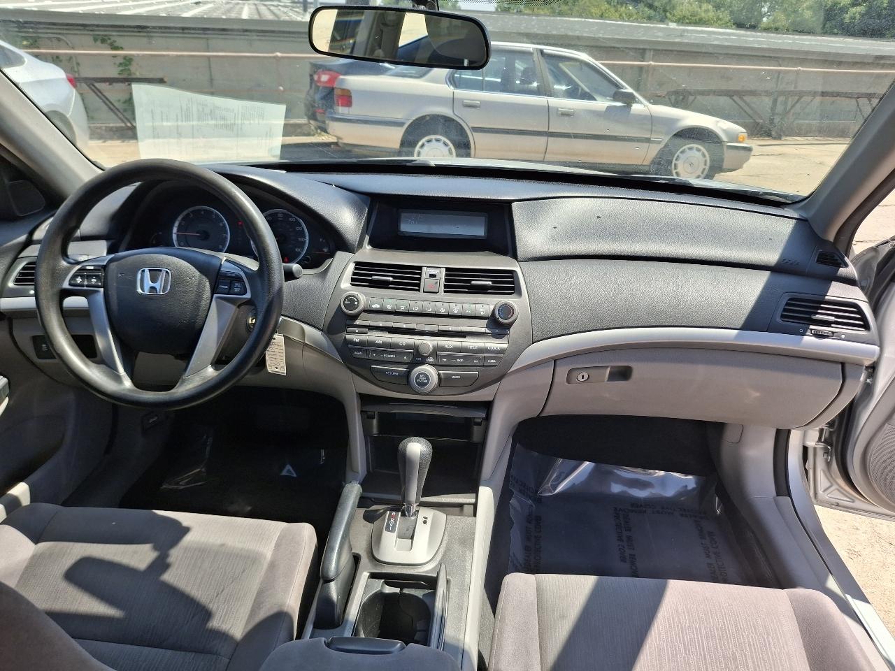 Honda Accord LX sedan AT 2012