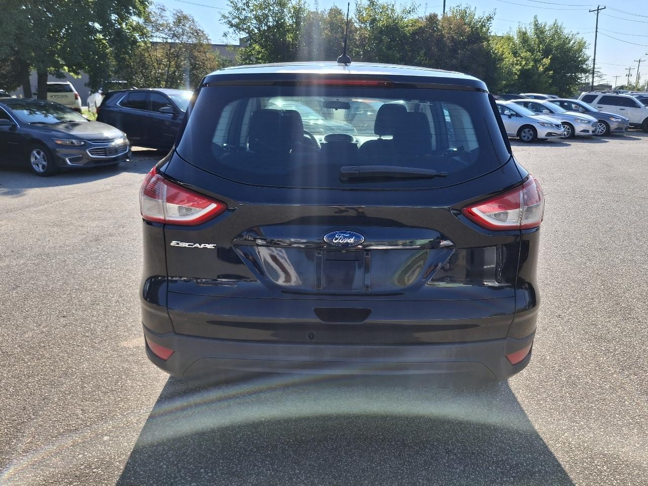 Ford Escape S FWD 2014