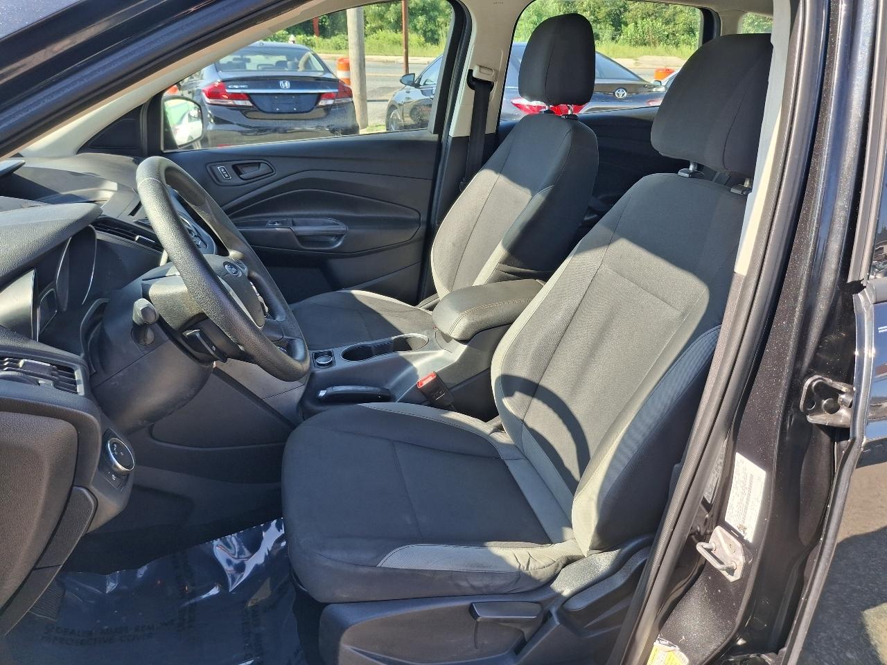 Ford Escape S FWD 2014