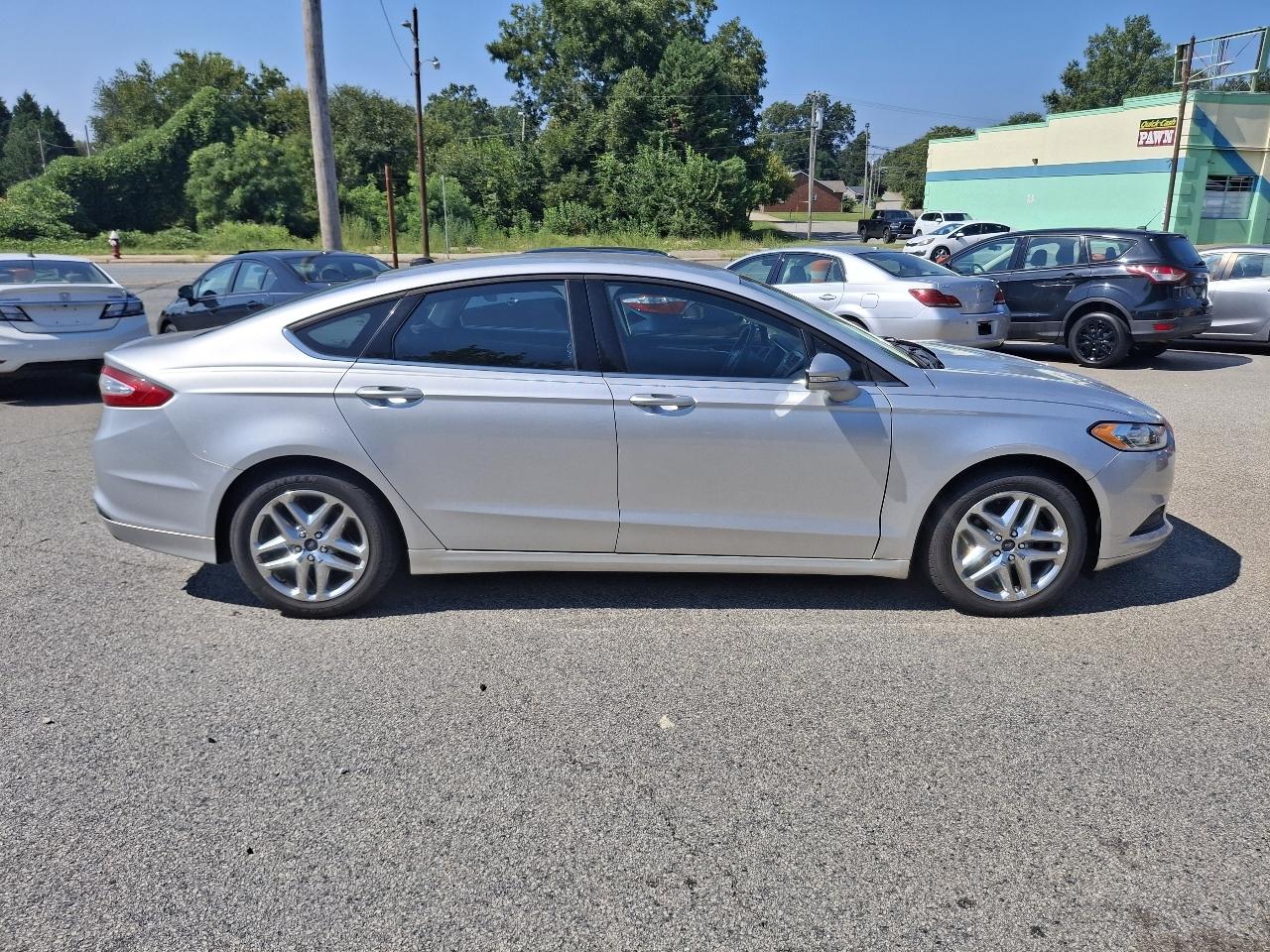 Ford Fusion SE 2013