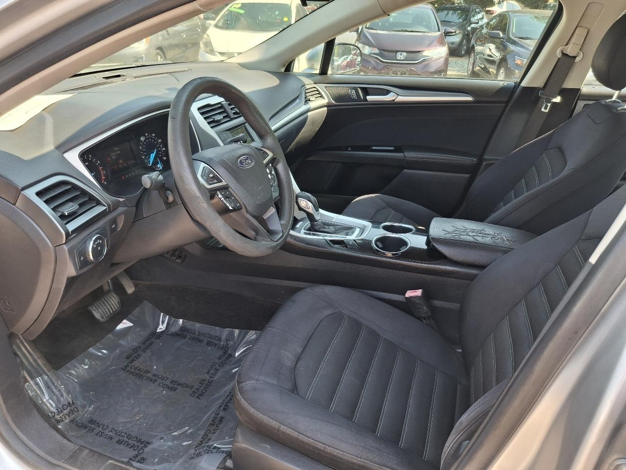 Ford Fusion SE 2013