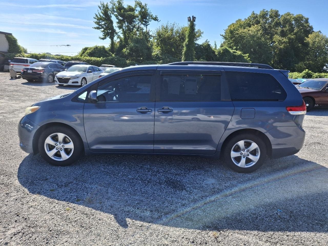 Toyota Sienna LE FWD 8-Passenger V6 2014