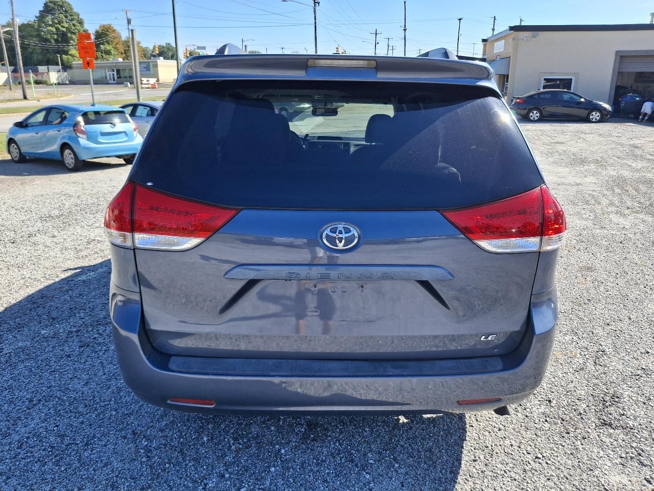 Toyota Sienna LE FWD 8-Passenger V6 2014