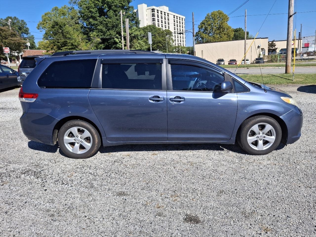 Toyota Sienna LE FWD 8-Passenger V6 2014