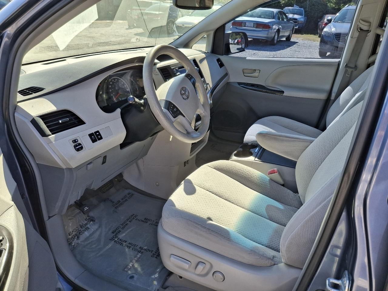 Toyota Sienna LE FWD 8-Passenger V6 2014