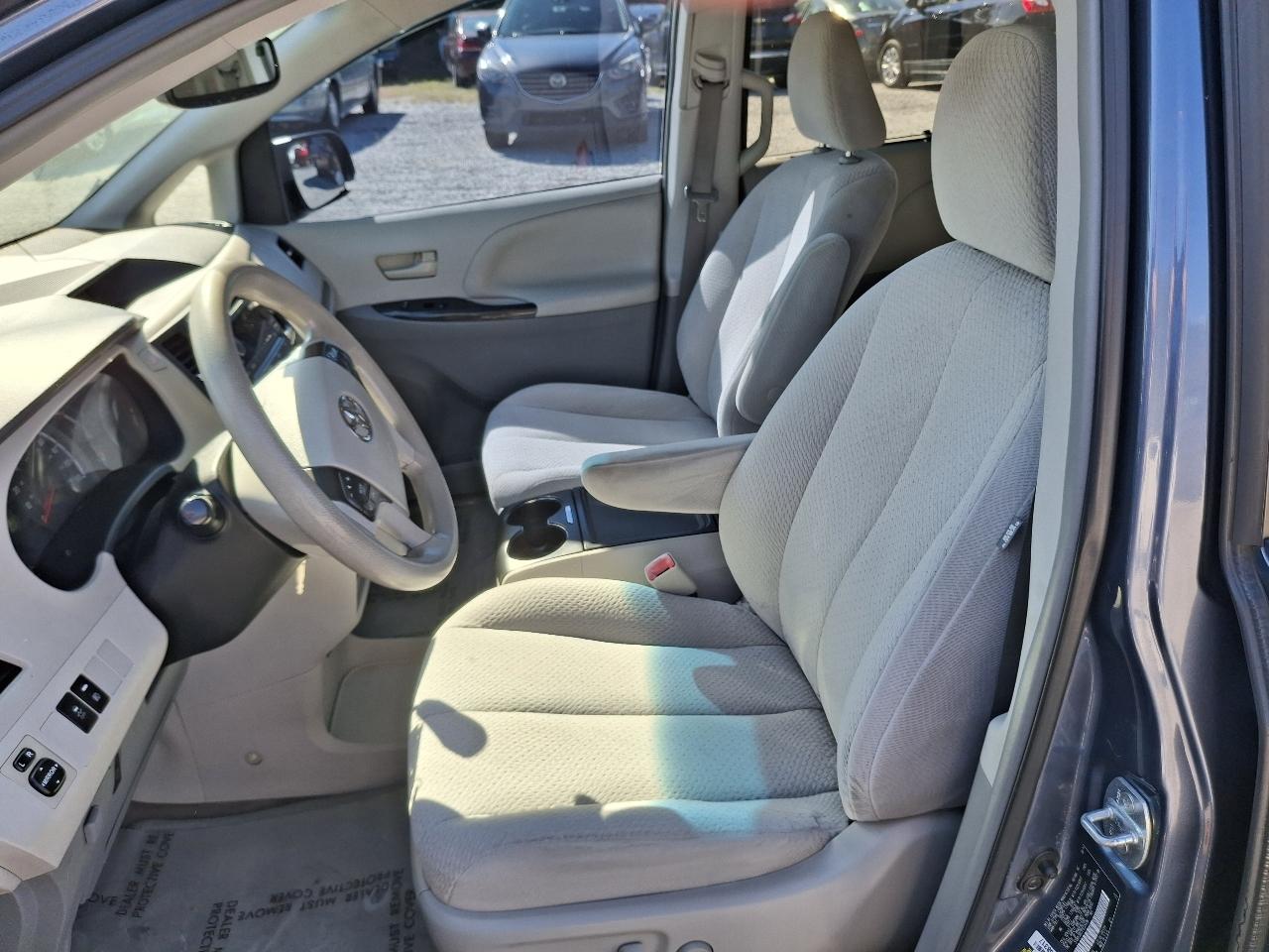 Toyota Sienna LE FWD 8-Passenger V6 2014