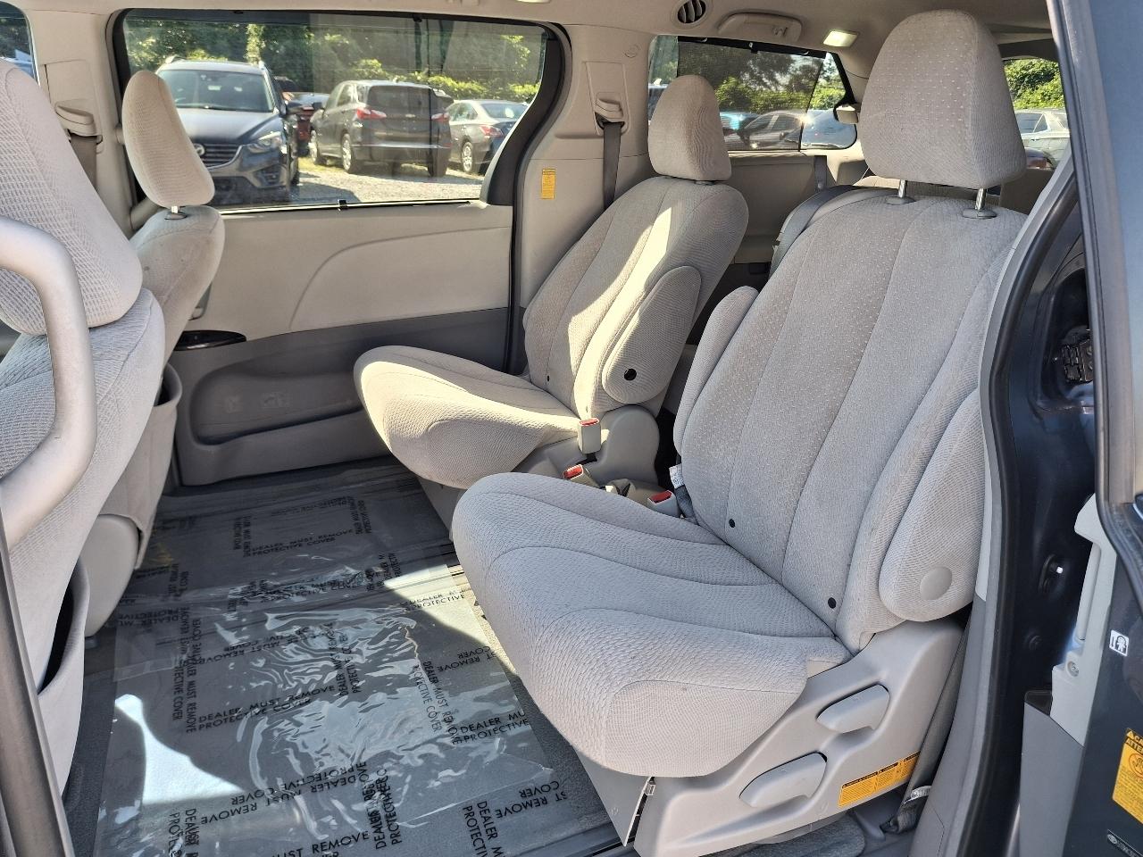 Toyota Sienna LE FWD 8-Passenger V6 2014