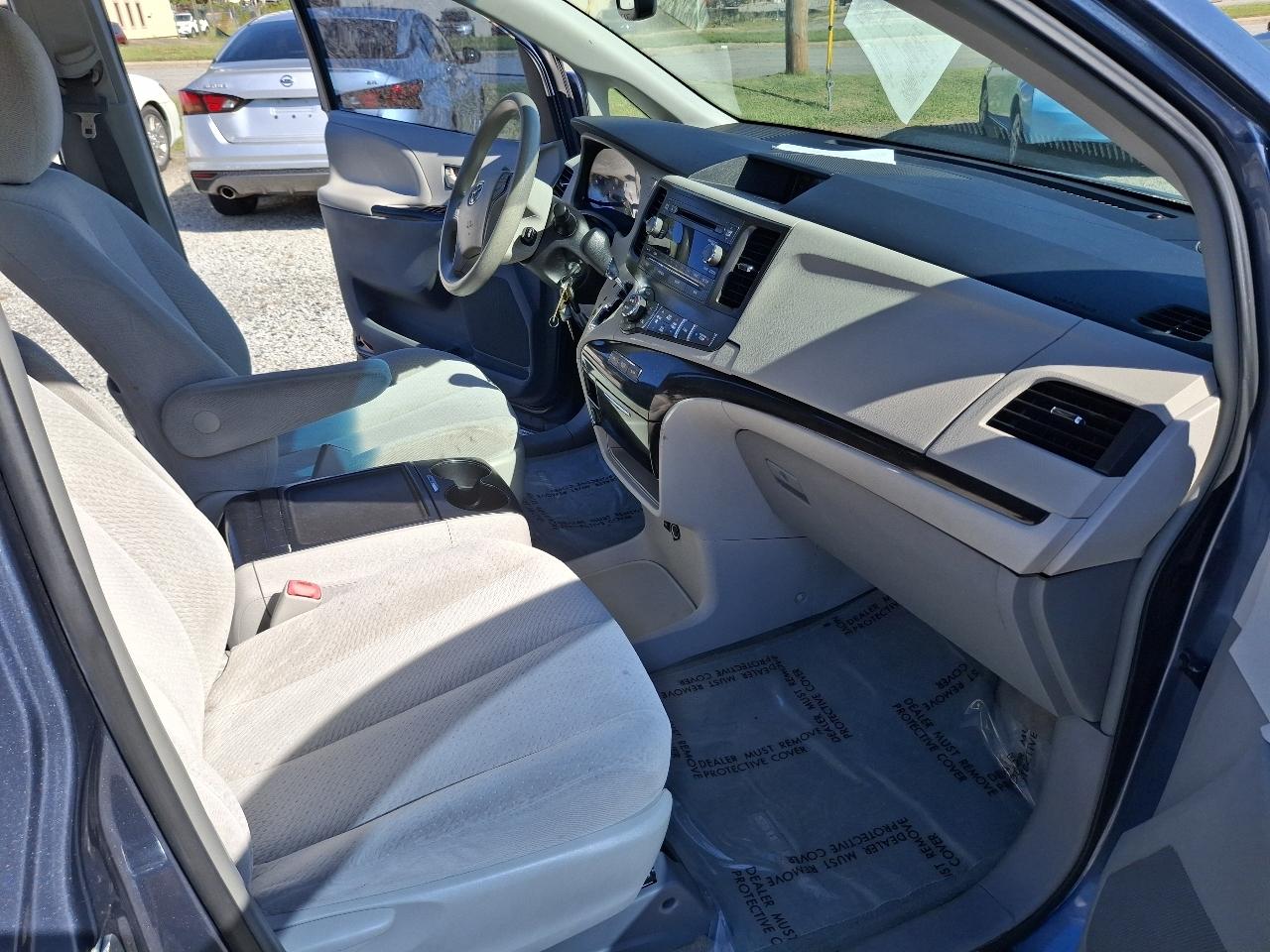 Toyota Sienna LE FWD 8-Passenger V6 2014
