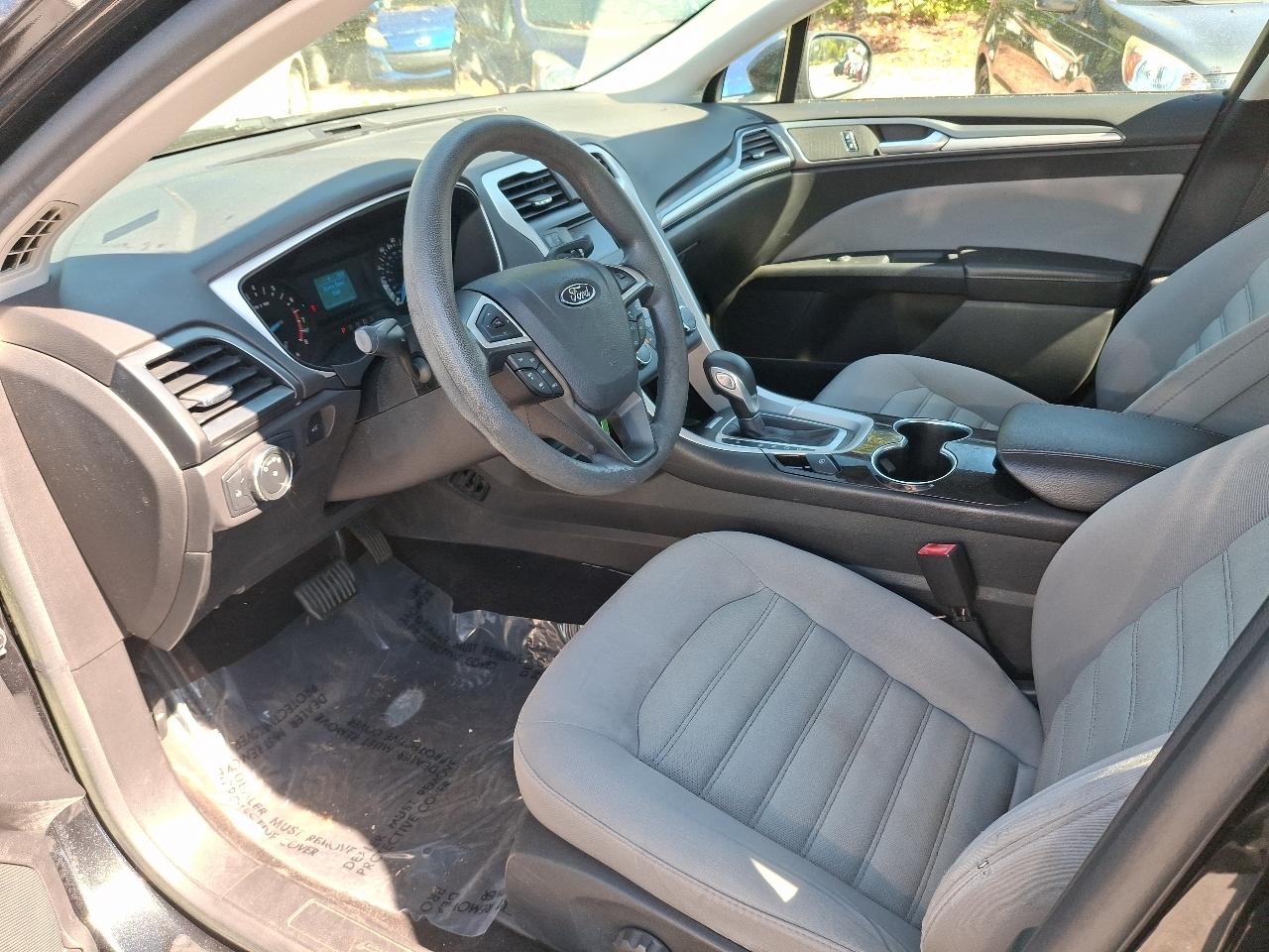 Ford Fusion S 2014