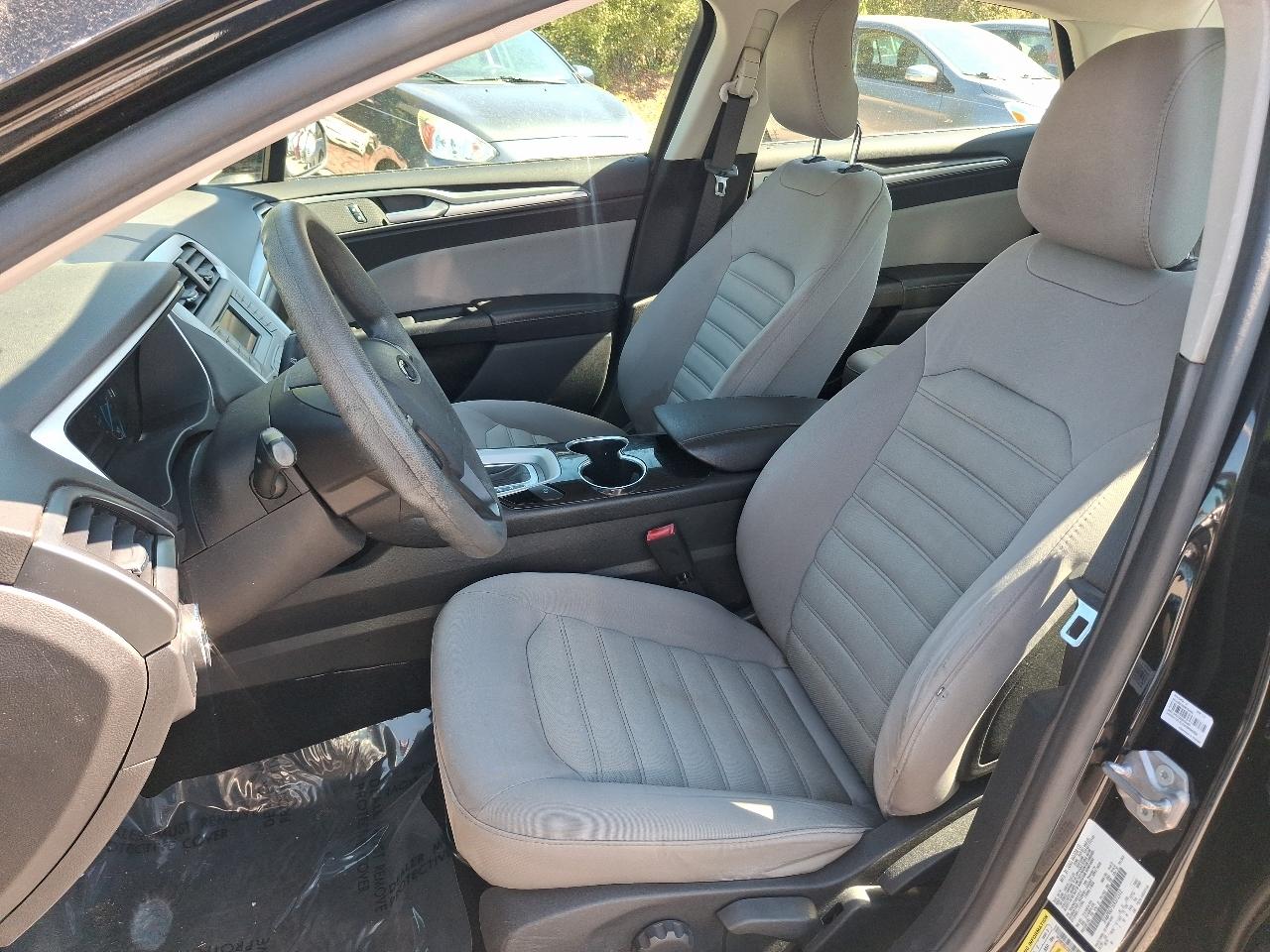 Ford Fusion S 2014