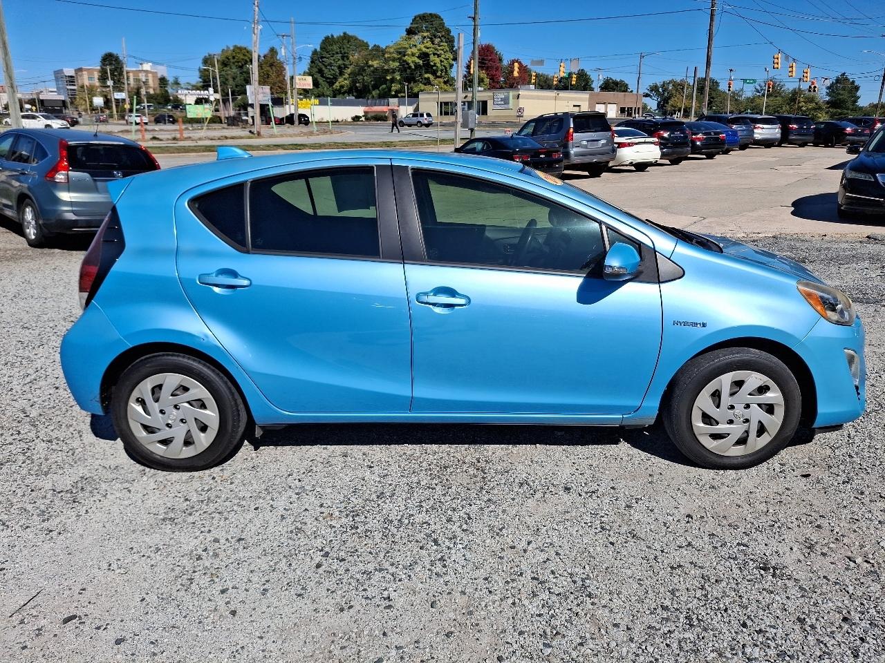 Toyota Prius c Four 2016