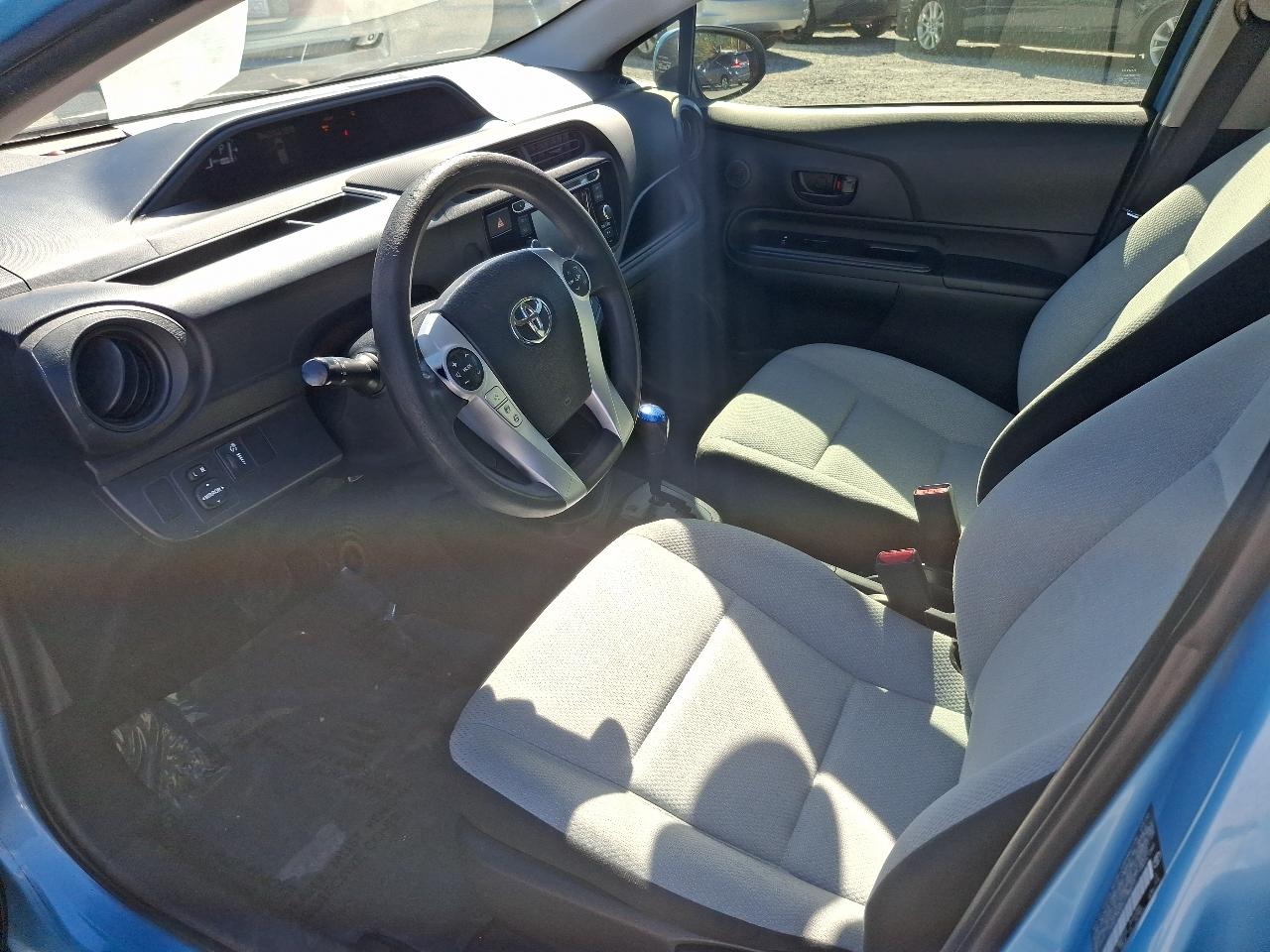 Toyota Prius c Four 2016