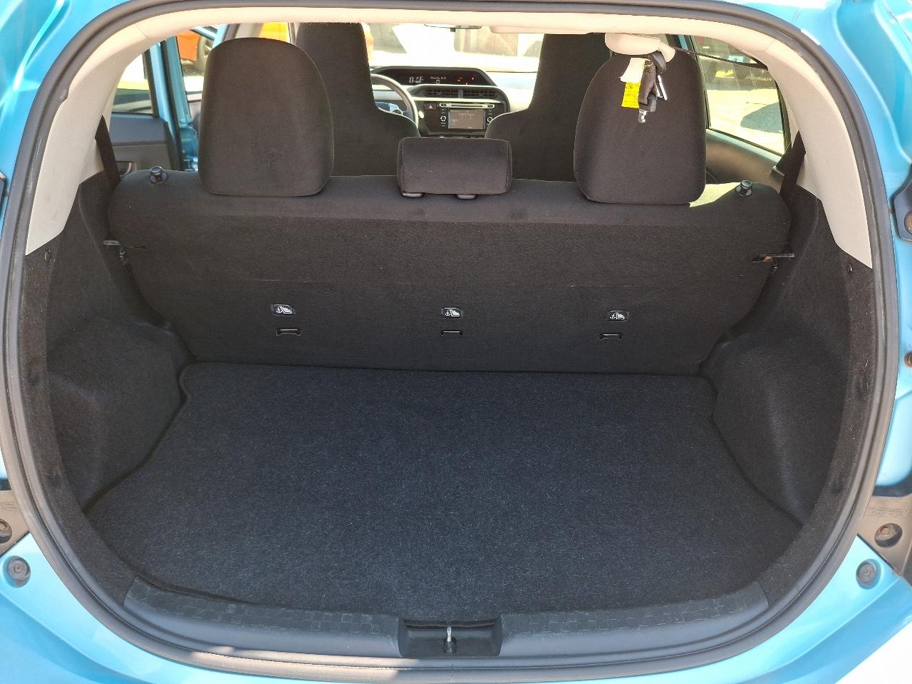 Toyota Prius c Four 2016