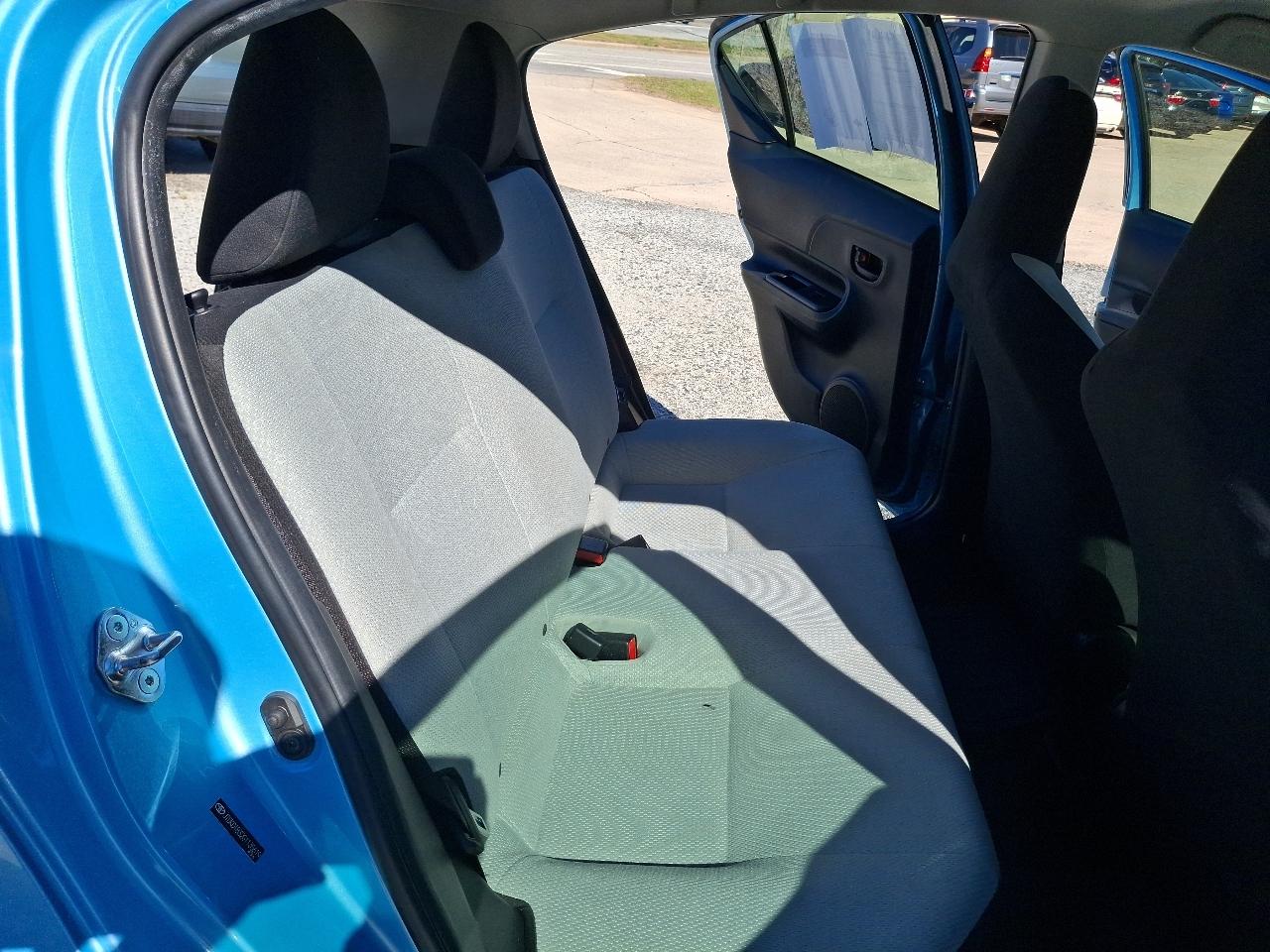 Toyota Prius c Four 2016
