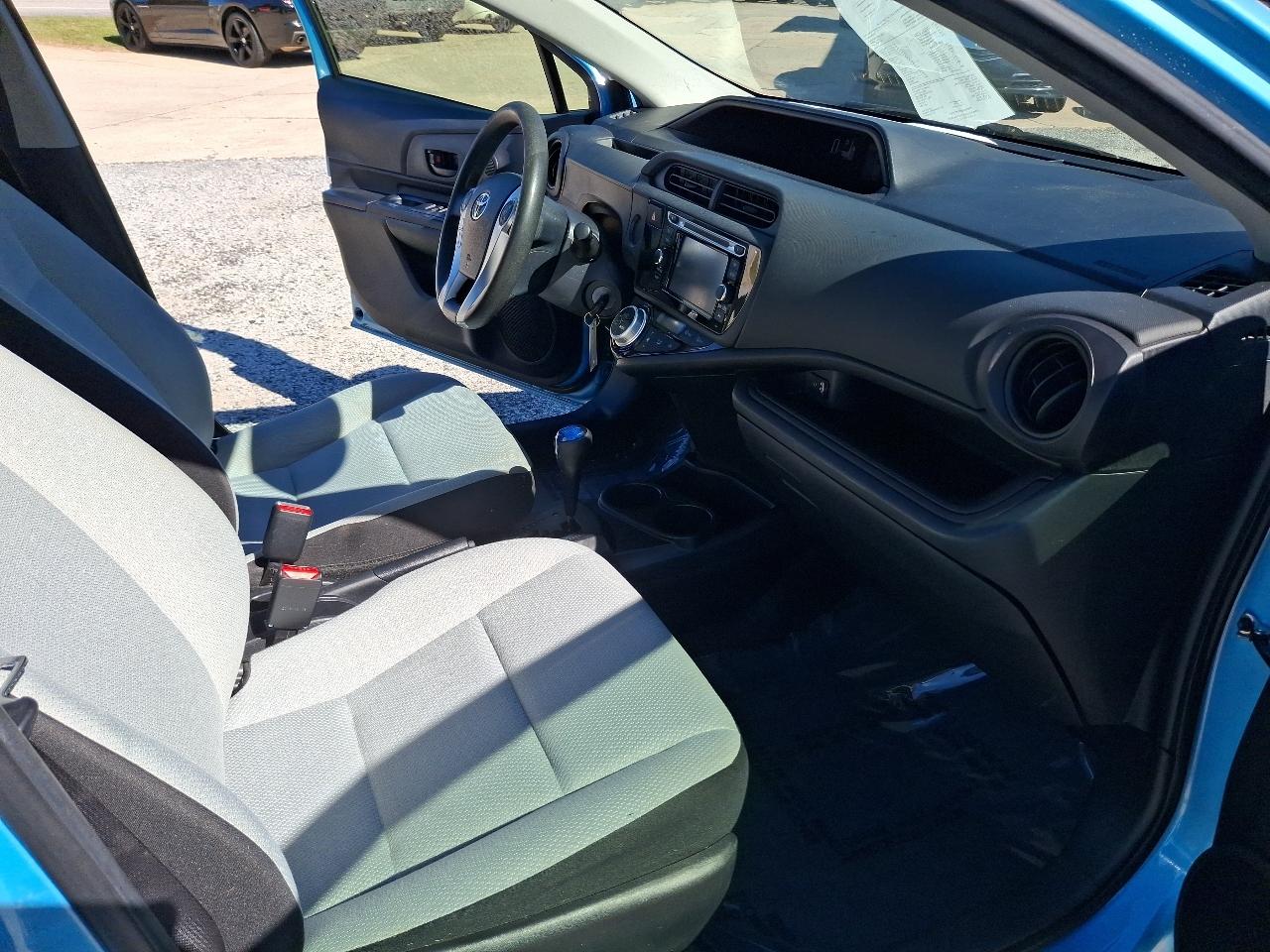 Toyota Prius c Four 2016