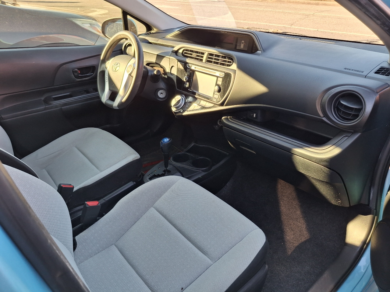 Toyota Prius c Four 2016