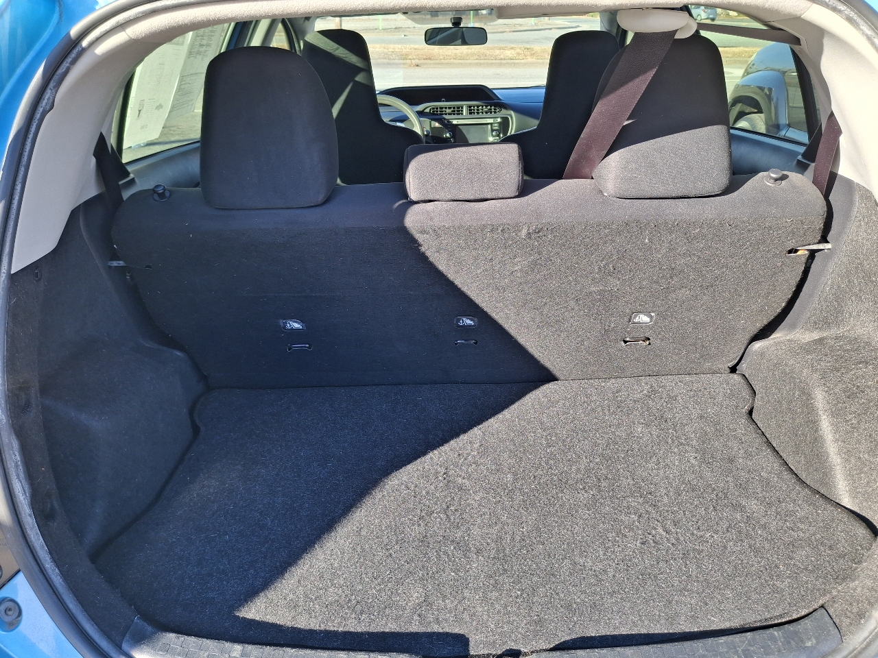 Toyota Prius c Four 2016