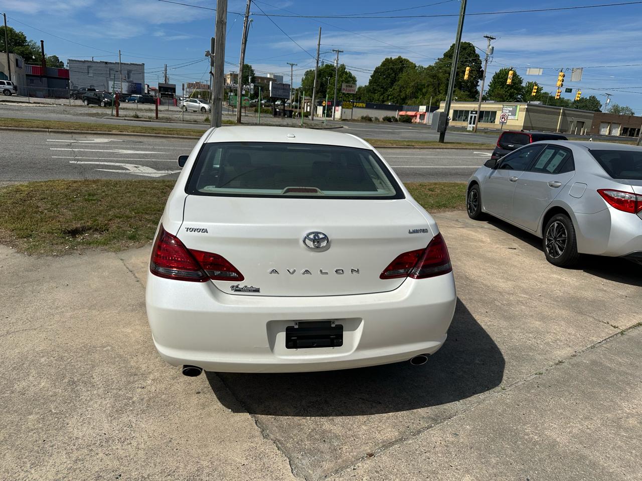 Toyota Avalon XL 2009