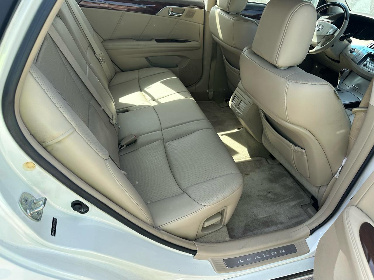 Toyota Avalon XL 2009