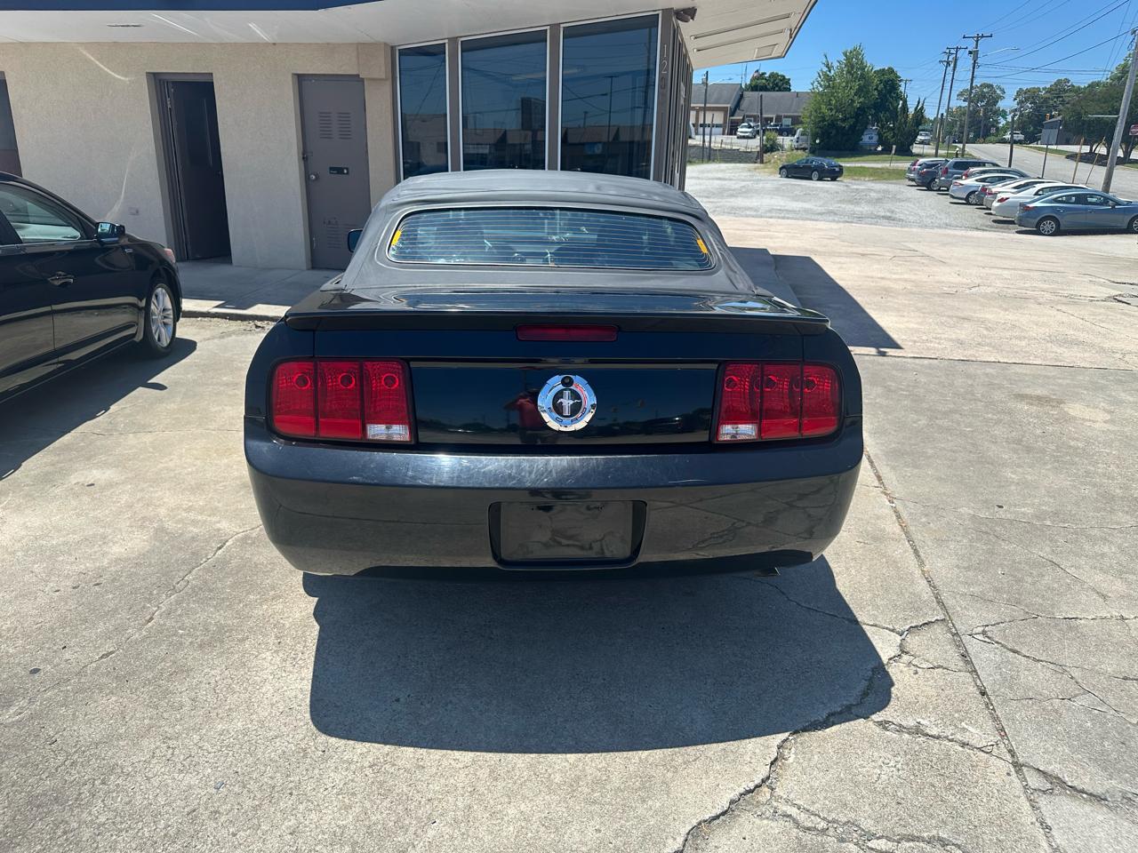 Ford Mustang V6 Deluxe Convertible 2007