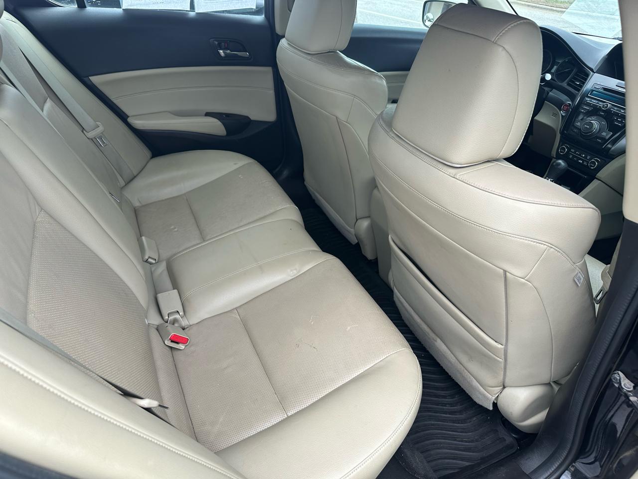 Acura ILX 5-Spd AT w/ Technology Package 2013