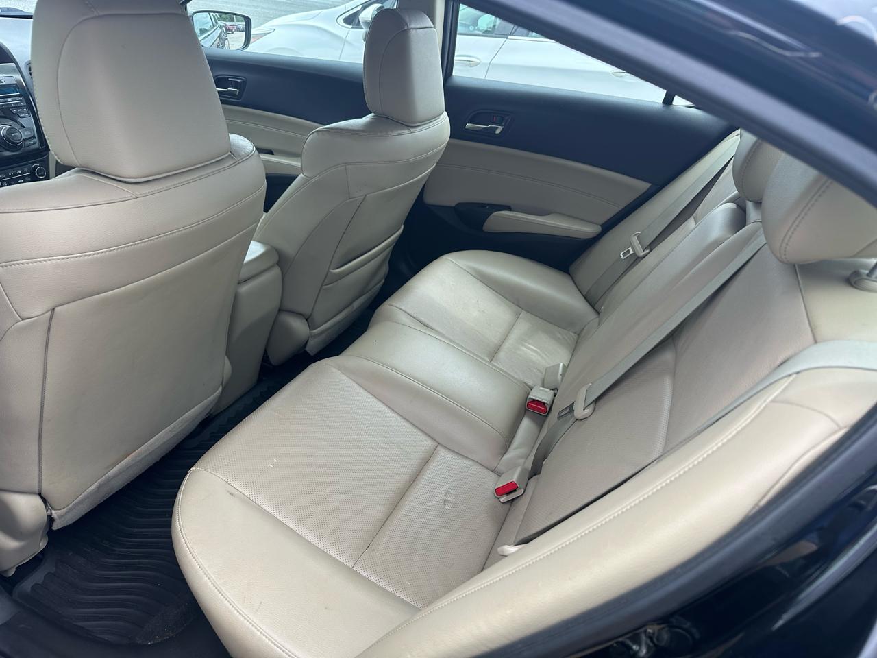 Acura ILX 5-Spd AT w/ Technology Package 2013
