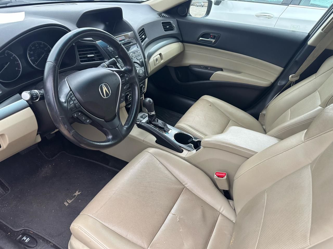 Acura ILX 5-Spd AT w/ Technology Package 2013