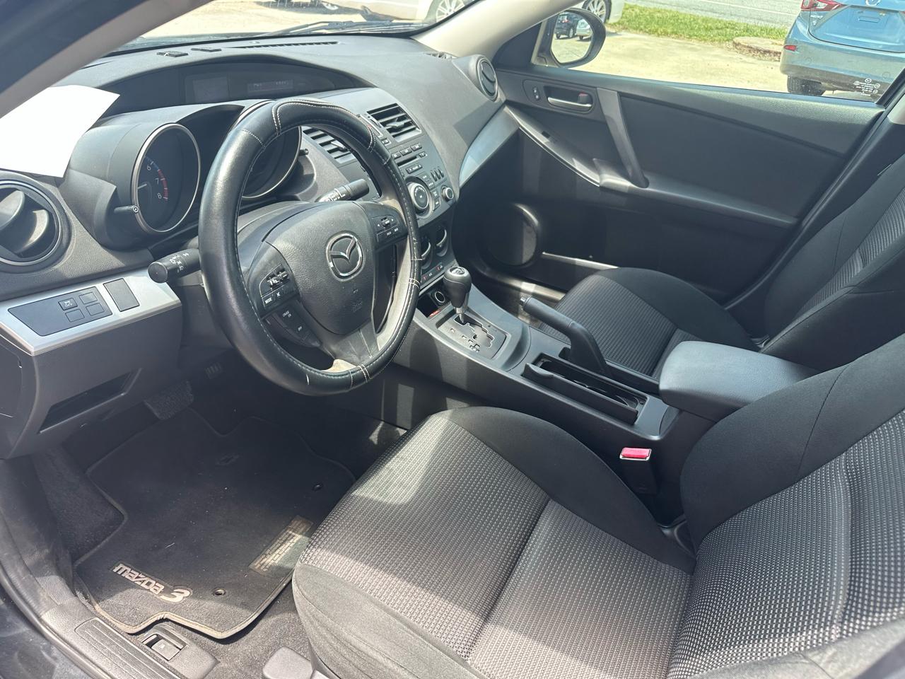 Mazda MAZDA3 i Sport 4-Door 2013