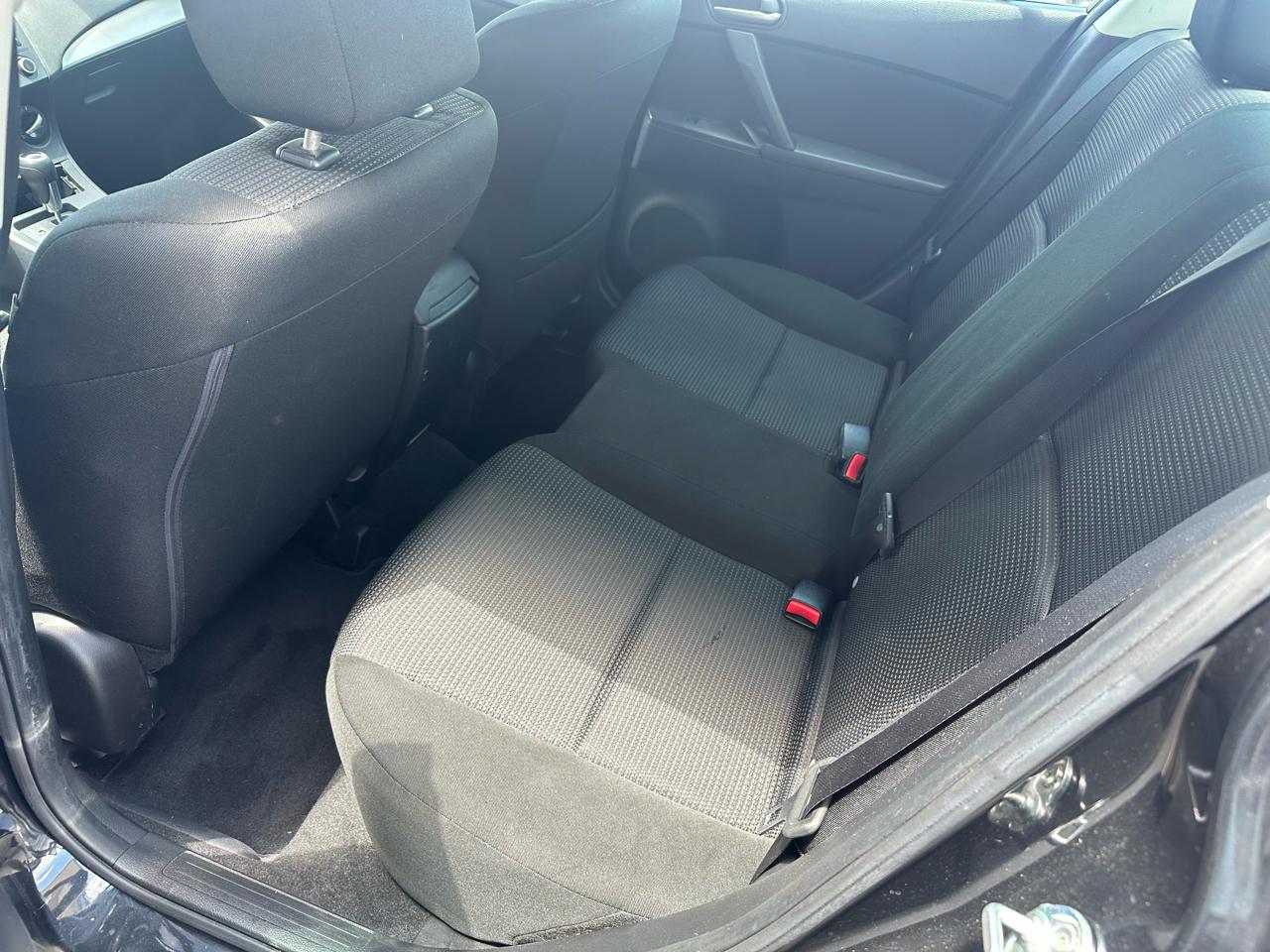 Mazda MAZDA3 i Sport 4-Door 2013