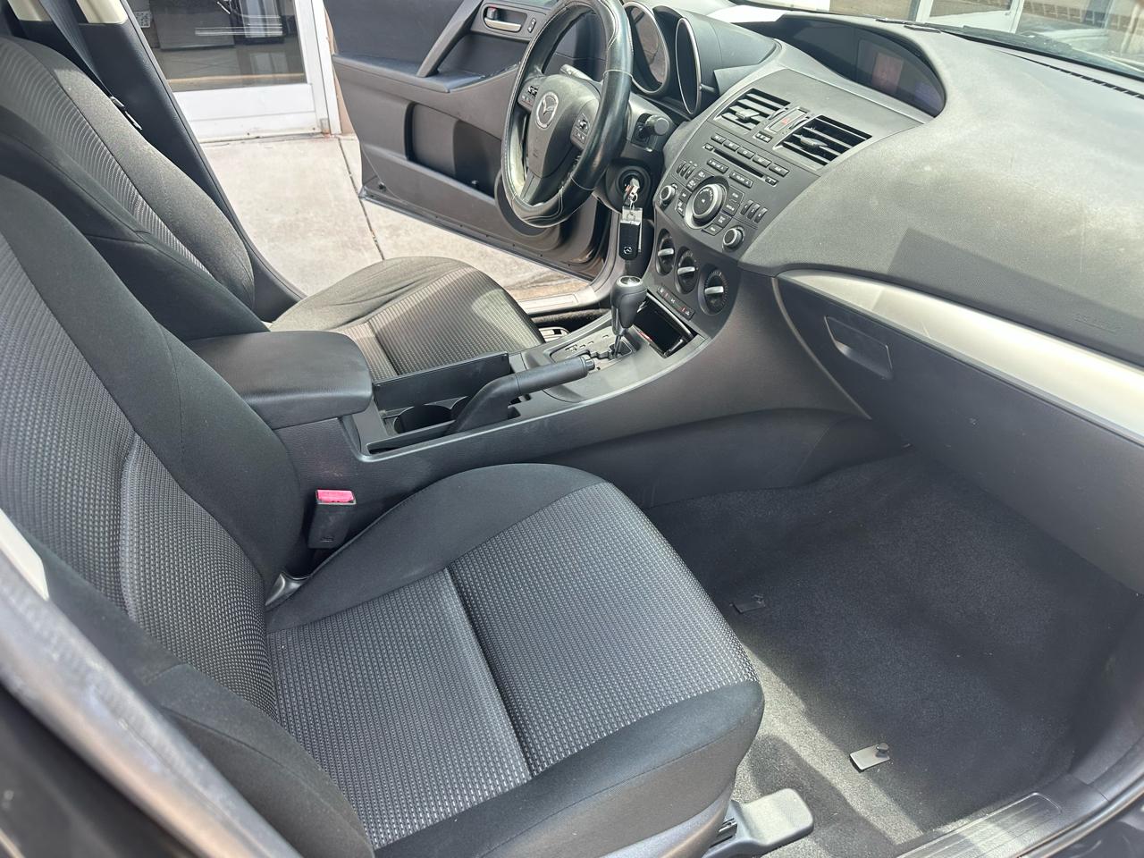 Mazda MAZDA3 i Sport 4-Door 2013