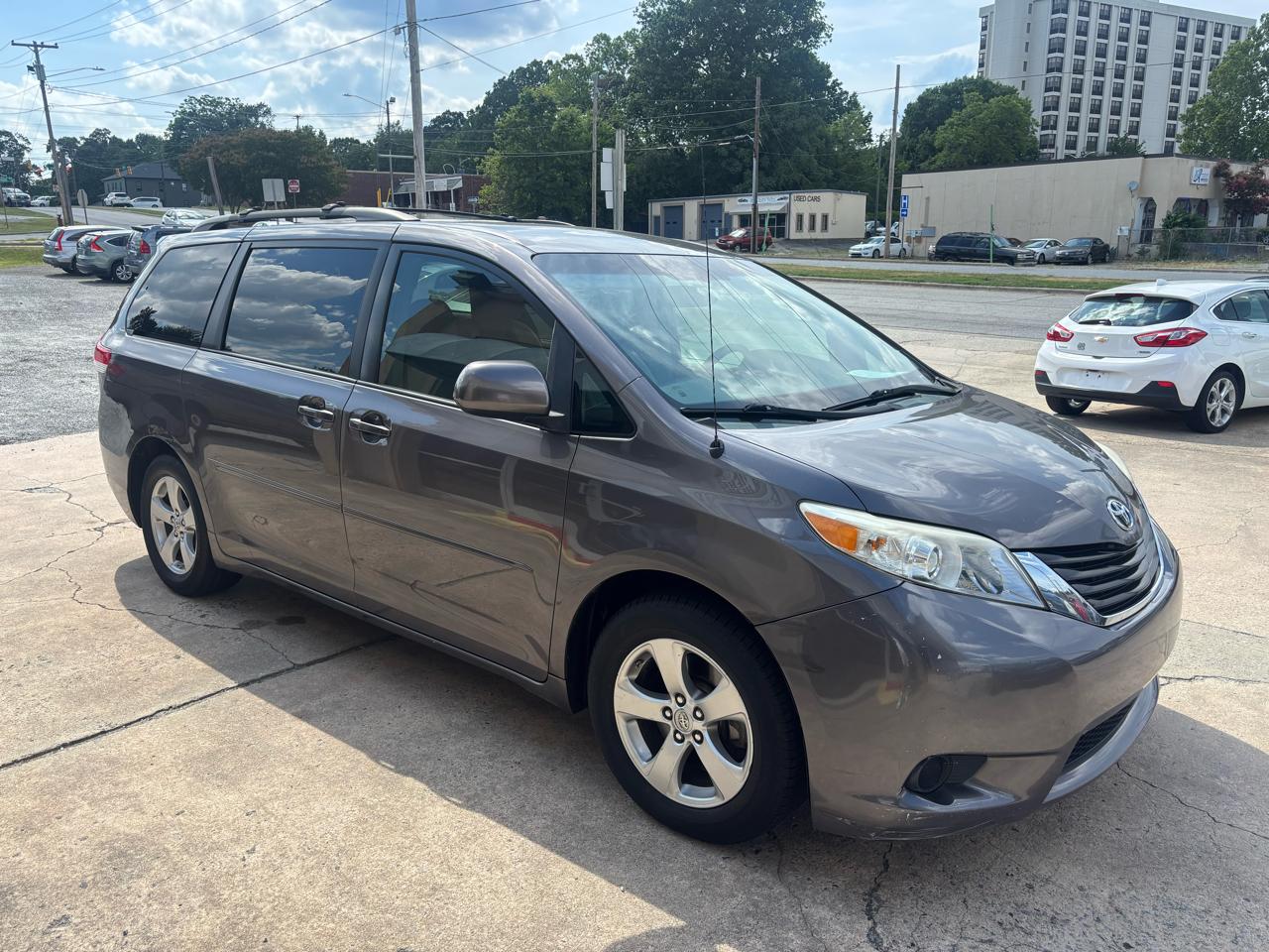 Toyota Sienna LE FWD 8-Passenger V6 2013