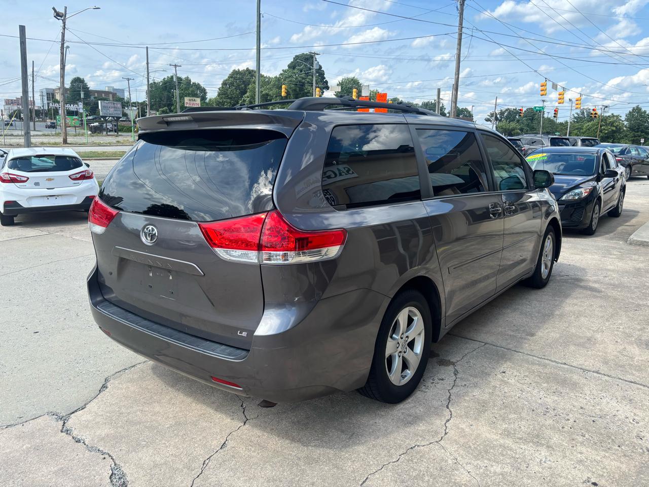 Toyota Sienna LE FWD 8-Passenger V6 2013
