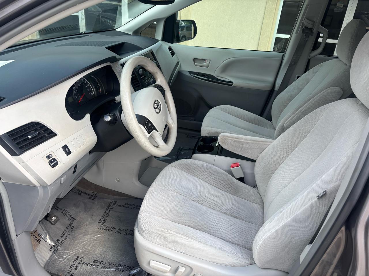 Toyota Sienna LE FWD 8-Passenger V6 2013