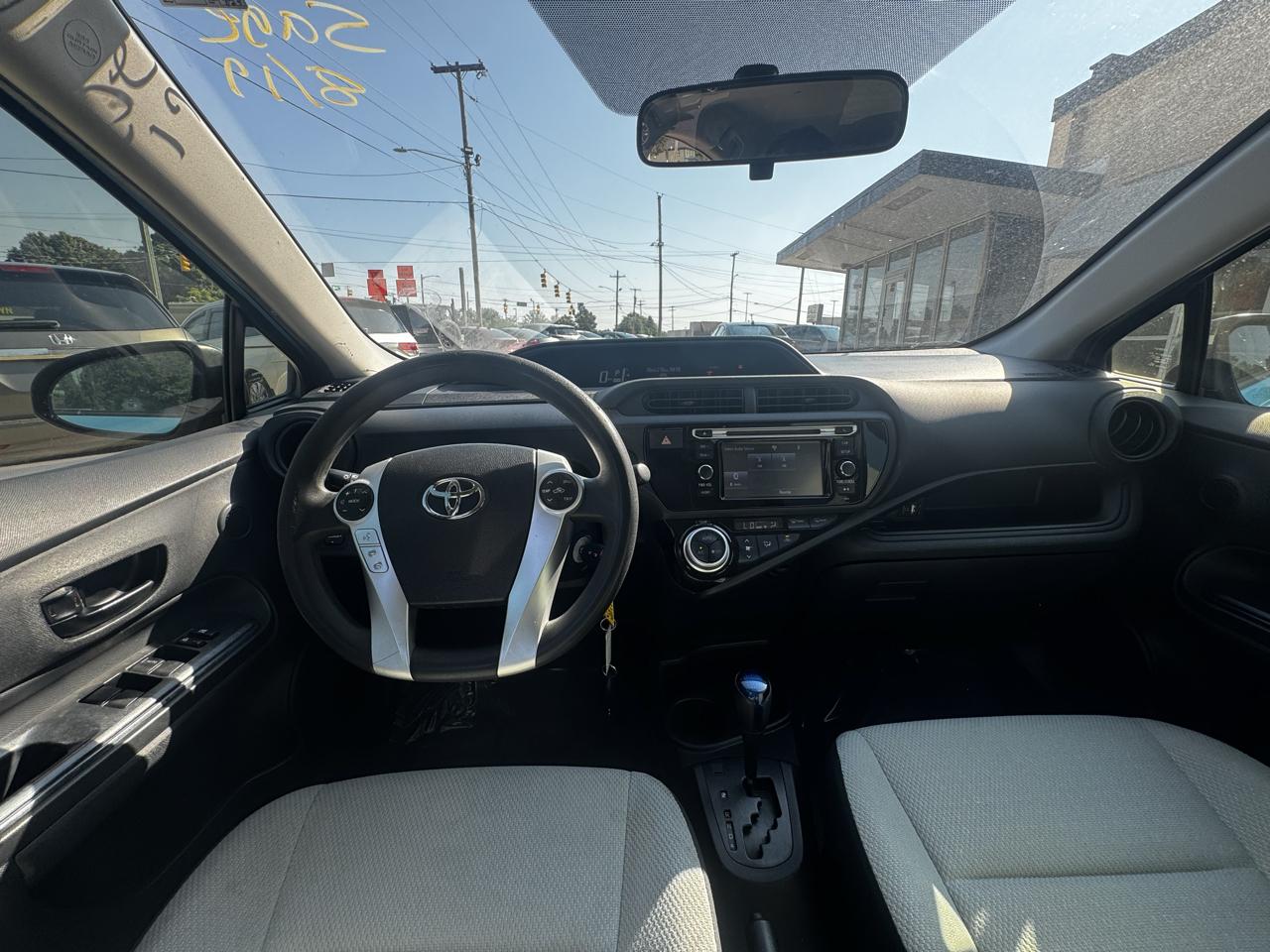 Toyota Prius c Four 2016