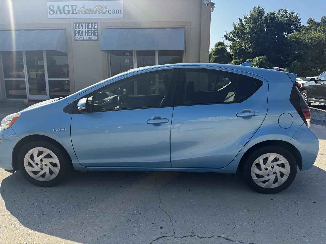 Toyota Prius c Four 2016