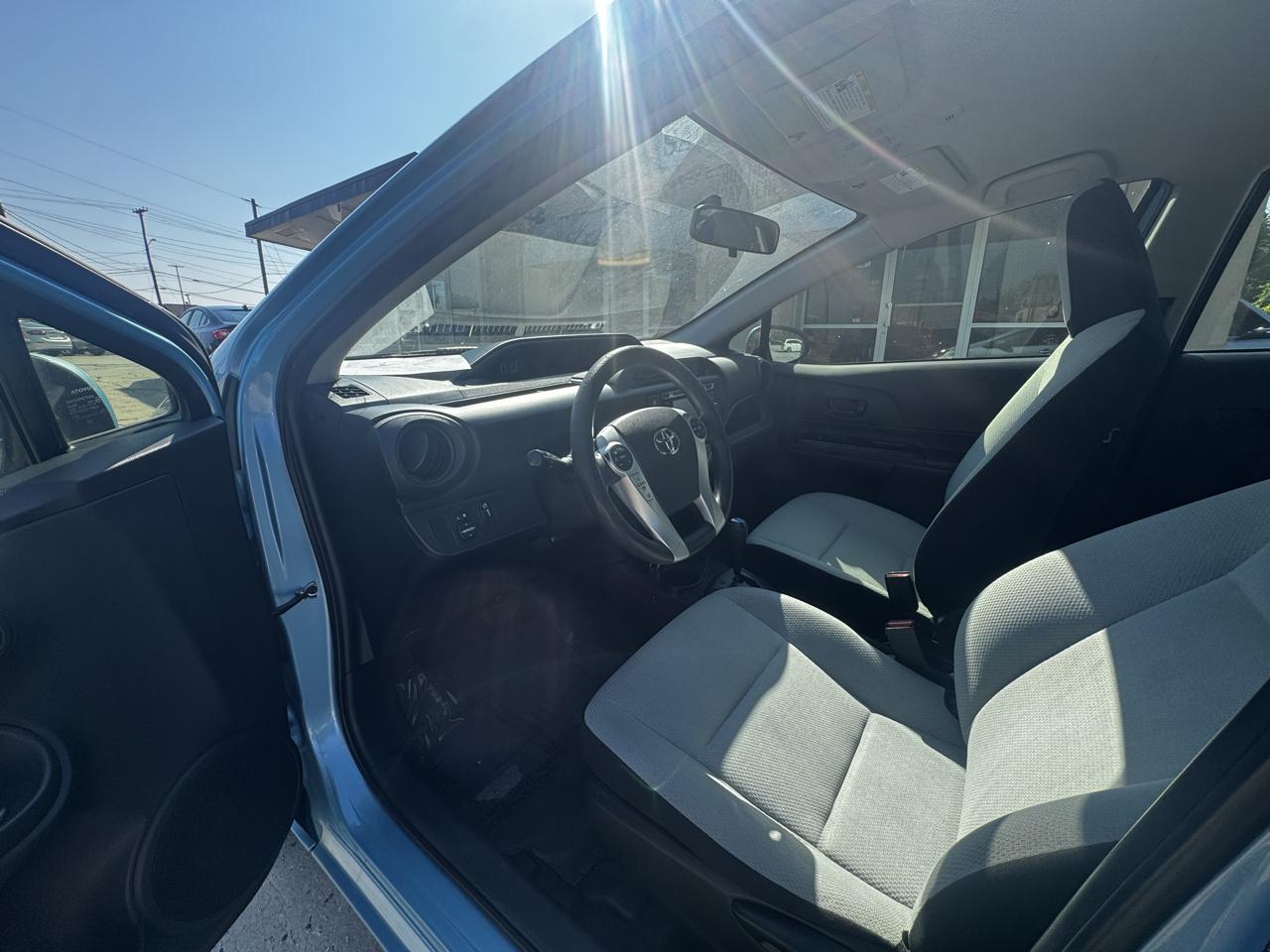Toyota Prius c Four 2016
