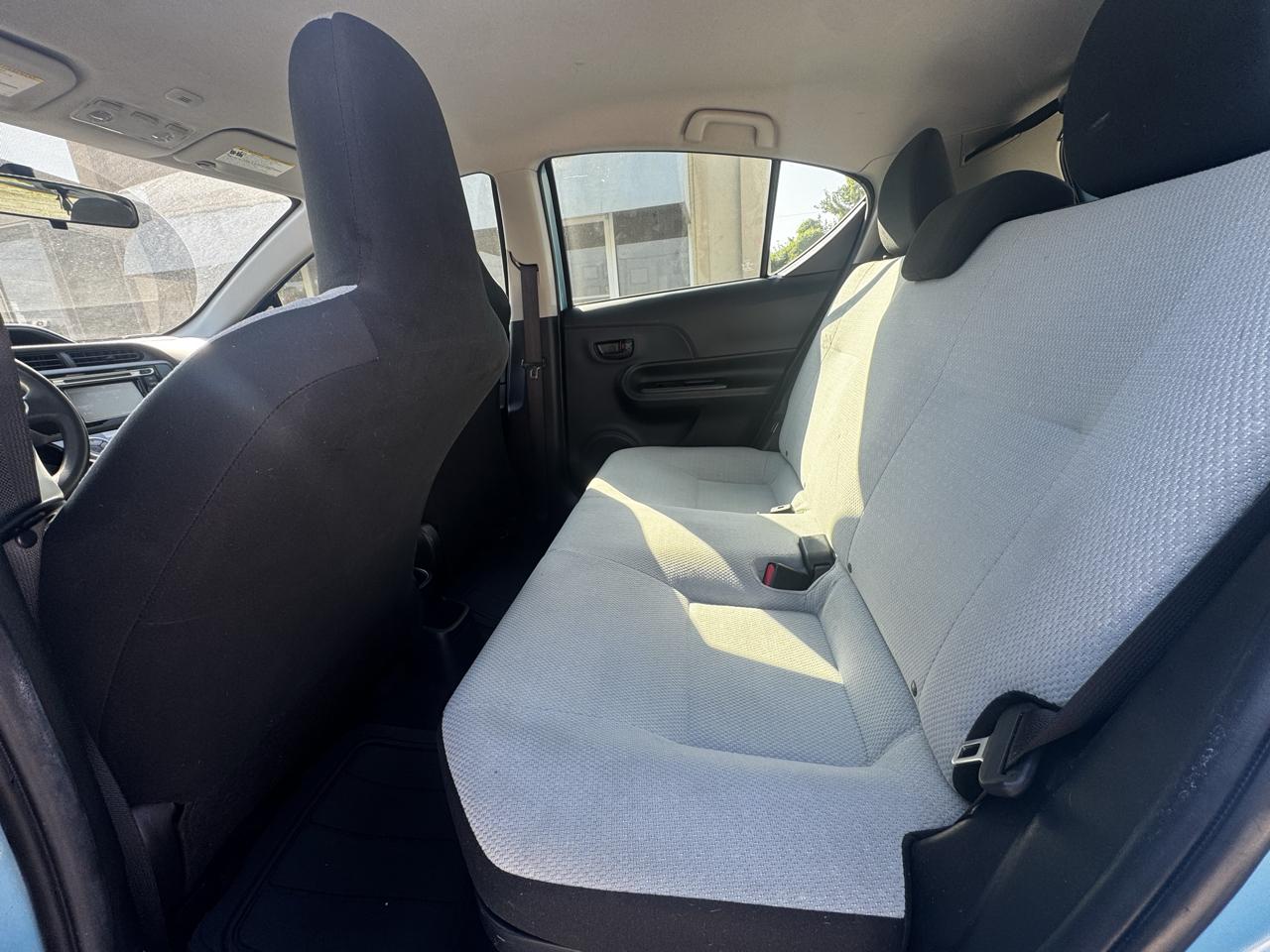 Toyota Prius c Four 2016