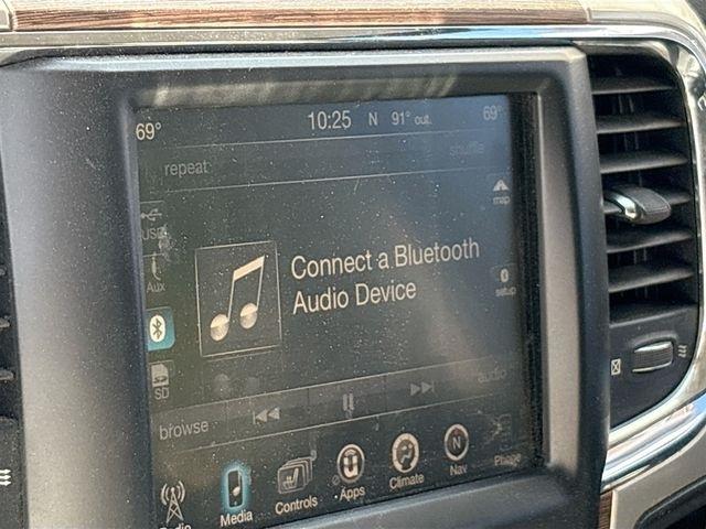 RAM 1500 Laramie Crew Cab SWB 4WD 2015