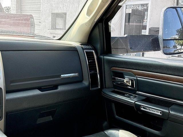 RAM 1500 Laramie Crew Cab SWB 4WD 2015